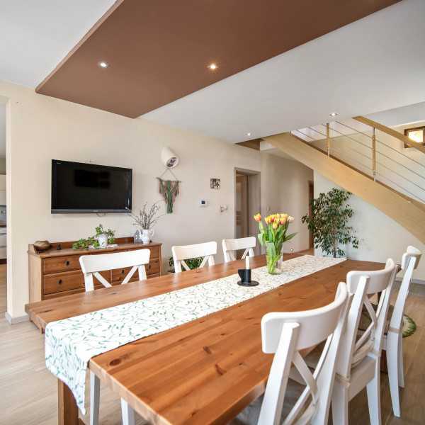 Moderný 6-izbový rodinný dom s veľkou záhradou, altánkom a bazénom – Dolné Orešany