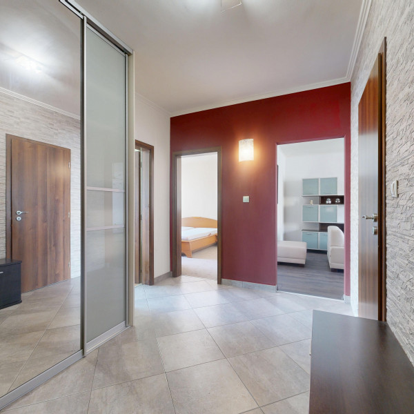 🏡 Predaj zariadeného 3-izbového bytu po kompletnej rekonštrukcii s loggiou na Nerudovej ulici v Trnave