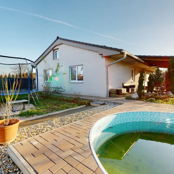 Dva domy za cenu jedného !!! na pozemku s výmerou 1025m2