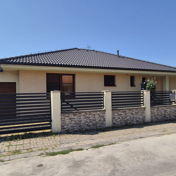 Na predaj 4-izbový bungalov s garážou a krytou terasou – Hrubý Šúr