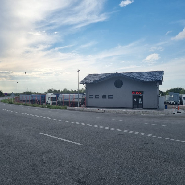 Na predaj funkčný areál pre kamióny vo Vyšnom Nemeckom – výborná poloha pri hranici
