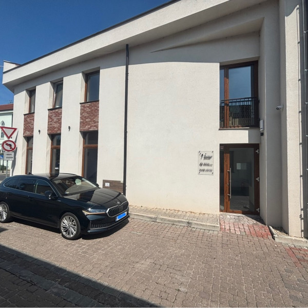 NA PREDAJ priestor v centre Trnavy  – Halenárska ulica