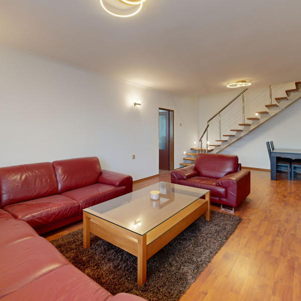 Na prenájom priestranný 4-izbový mezonet v centre Trnavy