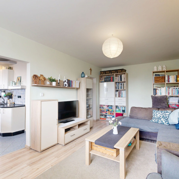 Ponúkame na predaj priestranný 3-izbový byt s loggiou na sídlisku Hliny