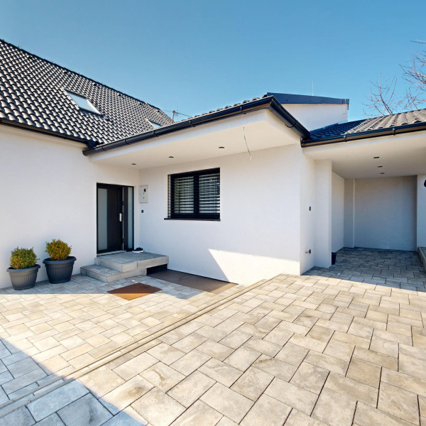 LUXUSNÝ DVOJPODLAŽNÝ RODINNÝ DOM V MODRANKE.