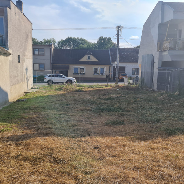 Pozemok s architektonickou štúdiou rodinného domu v obci Horné Dubové