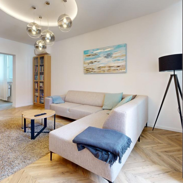 Krásny 3izb.byt v úplnom centre v oplotenom areáli s vlastným garáž. a parkov. státim