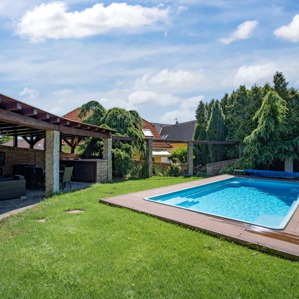 Predaj! 2podlažný 6izb. rod.dom  s dvoj garážou    na Kozáckej ul.