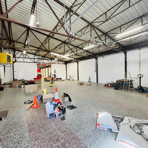 Na prenájom murovaný obchodno-skladový priestor s výmerou 408,60 m² v Senci