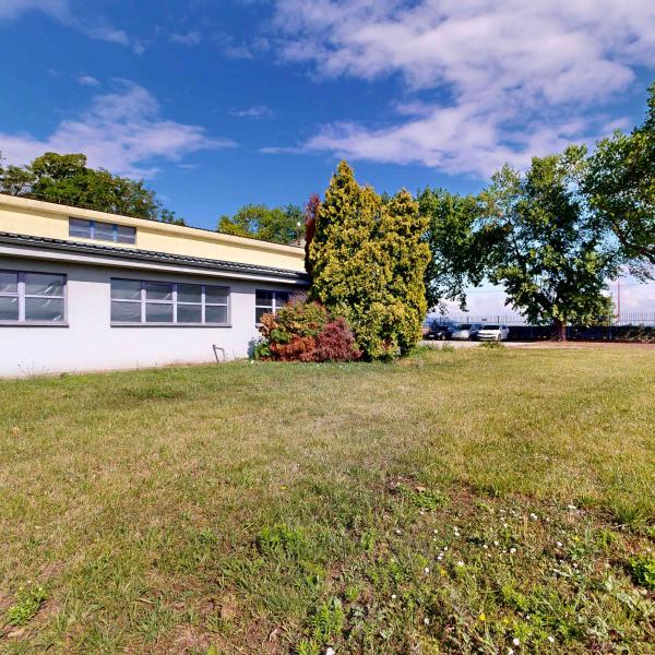 Na predaj priemyselná hala na okraji mesta Trnava – pozemok 2 500 m²