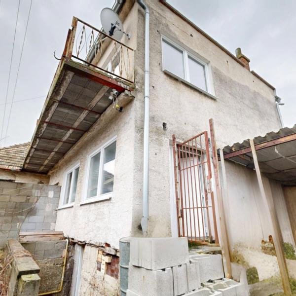 Dva rodinné domy na pozemku 820 m² v Čataji