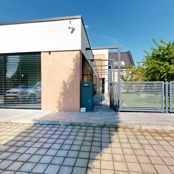 Na prenájom obchodno/kancelárske priestory v časti Oravné na okraji Trnavy.