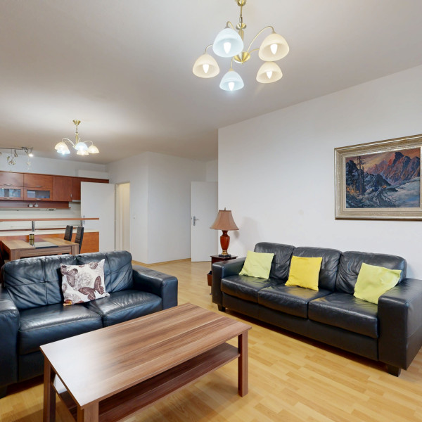 Na prenájom: Priestranný 3-izbový byt s balkónom, 99 m²