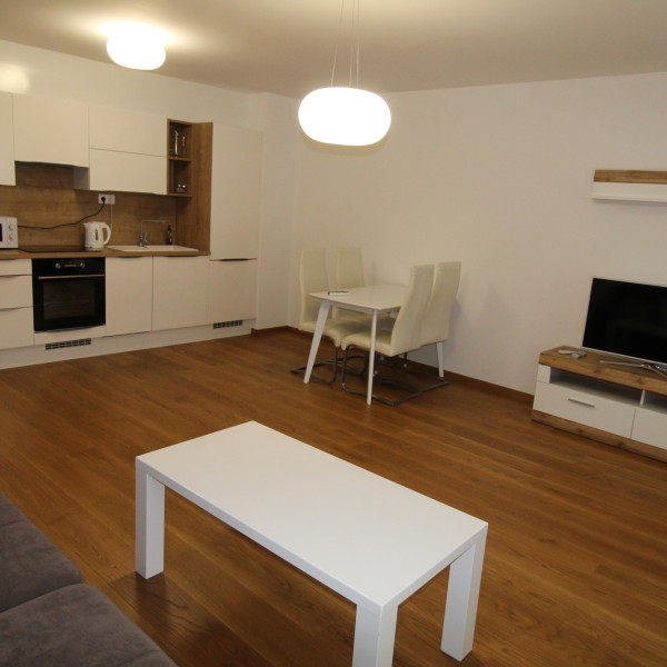 ***Krásny 2izb.byt s XLgaraž.státim v historickom centre Trnavy***