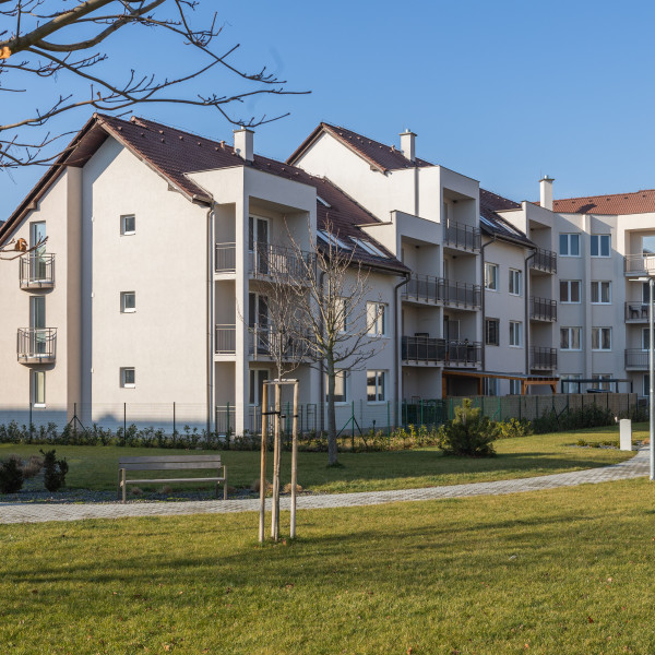 POLIANKY / Posledný 3-izbový byt s loggiou a kuchynskou linkou v III. etape