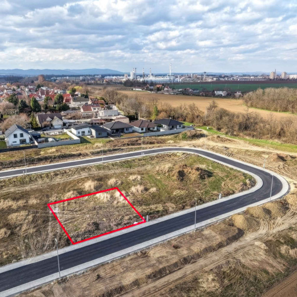 🏡 POZEMOK NA PREDAJ – Hrnčiarovce nad Parnou (pri Trnave) – 545 m². Nová rezidenčná zóna so sieťami a komunikáciami