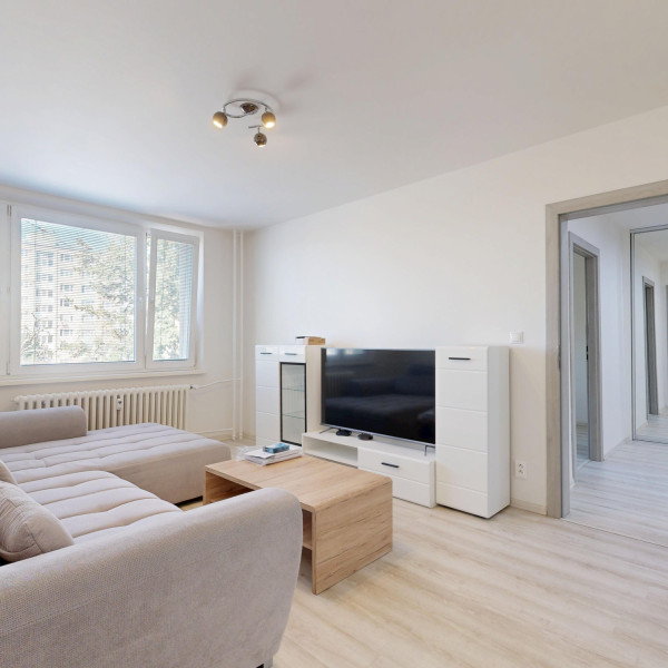 NA PREDAJ 3 IZBOVÝ ZREKONŠTRUOVANÝ BYT - TRNAVA.