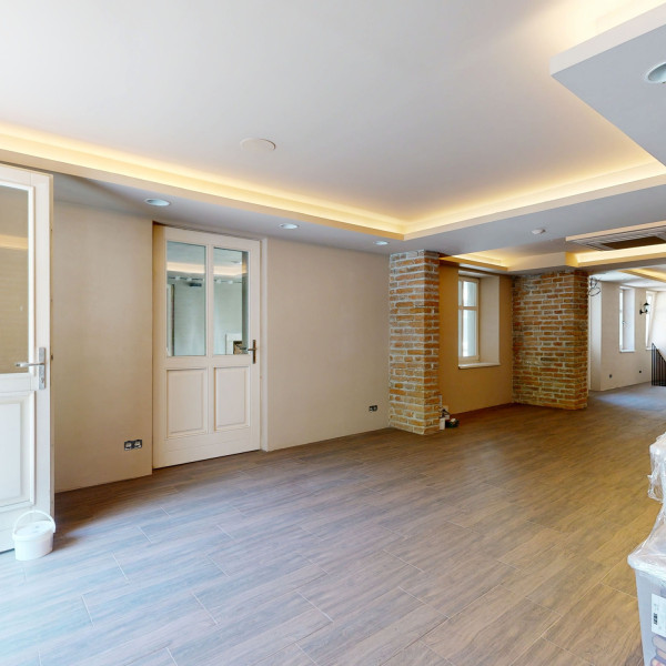 Obchodný priestor v centre Trnavy – novozrekonštruovaný s historickou atmosférou