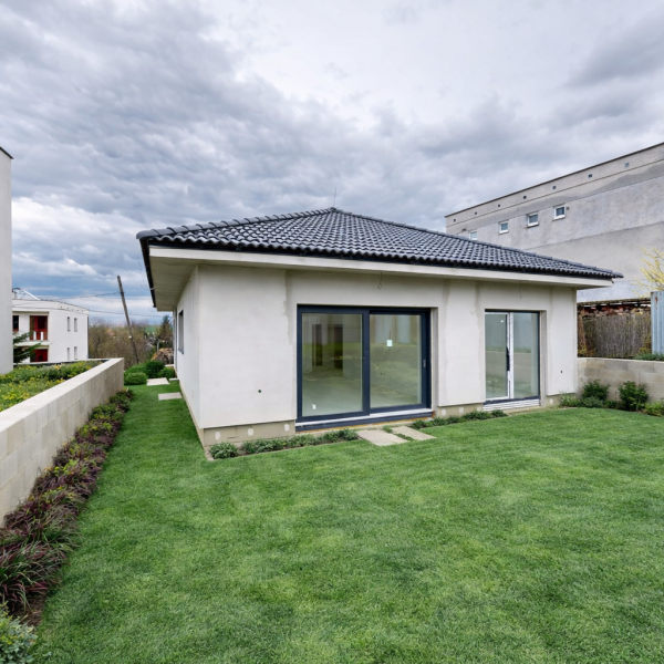 Na predaj samostatne stojaci 4-izbový rodinný dom v obci Suchá nad Parnou