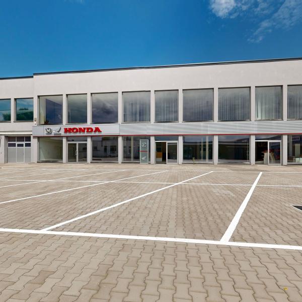 🏢 Na prenájom multifunkčné priestory – Trnava Nitrianska ul., prízemie + poschodie, 2 100 m²