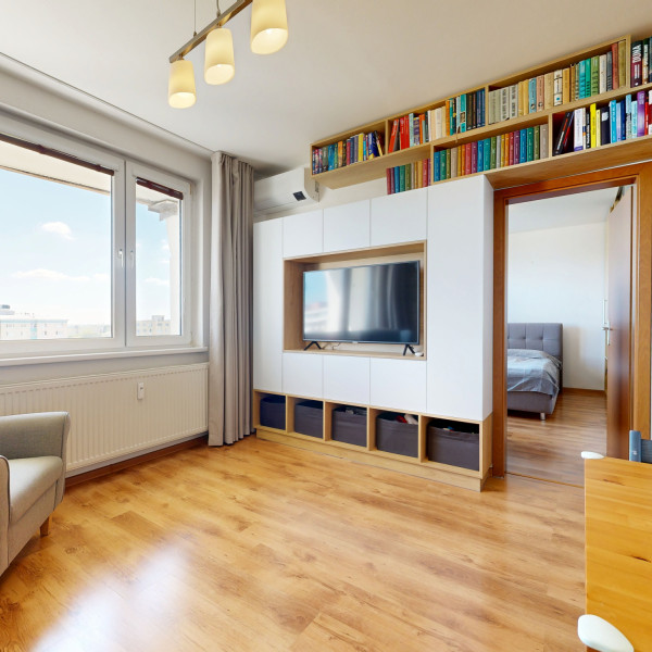 Na PREDAJ 2-izbový byt po rekonštrukcii,Bratislava-Petržalka