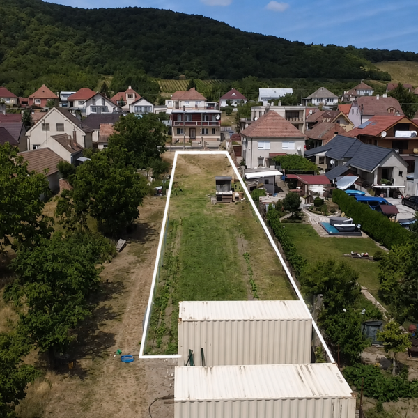 STAVEBNÝ POZEMOK V HORNÝCH OREŠANOCH / Kompletné IS